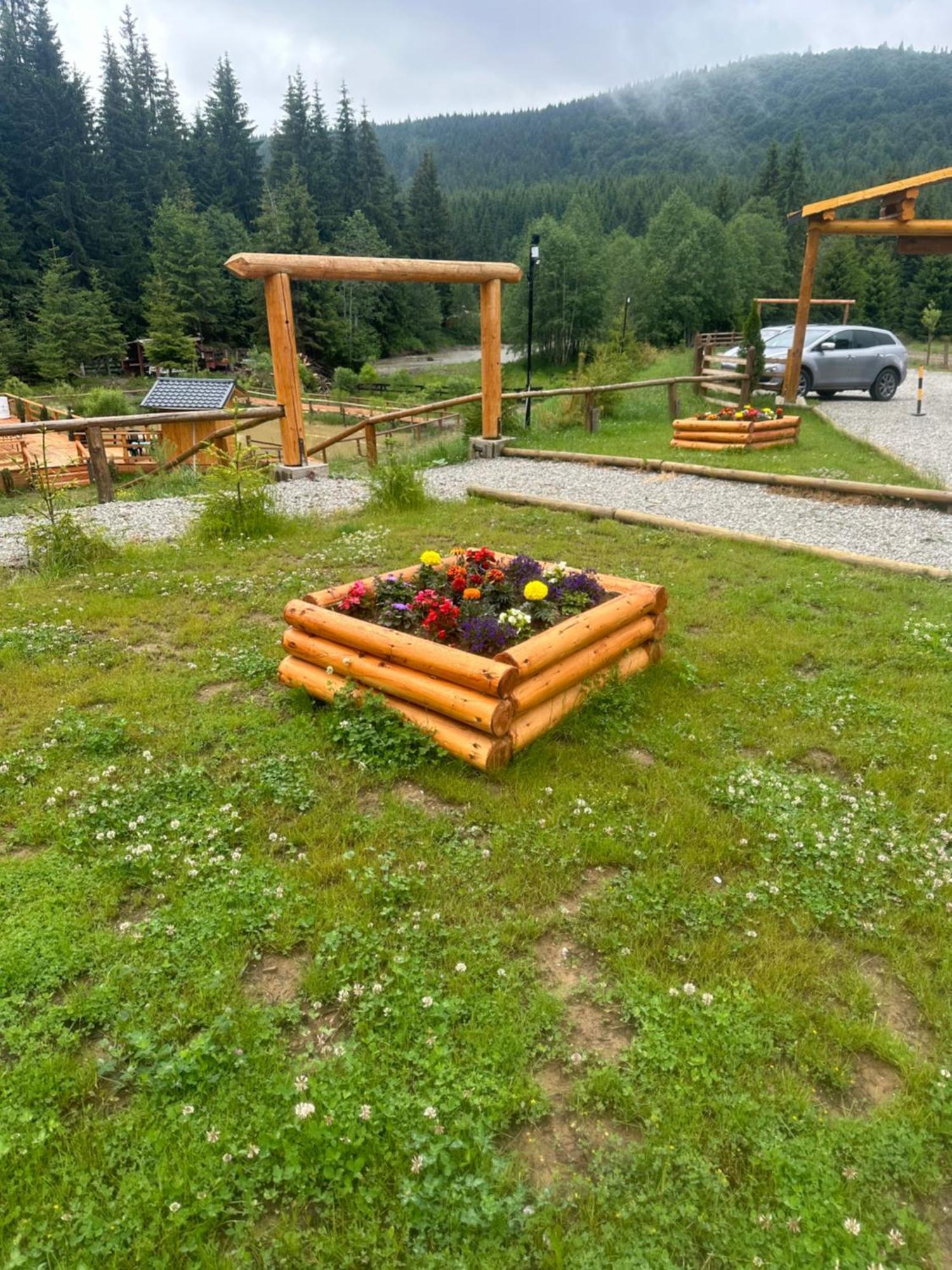 Hotel Clubul Dacilor Comandău Esterno foto